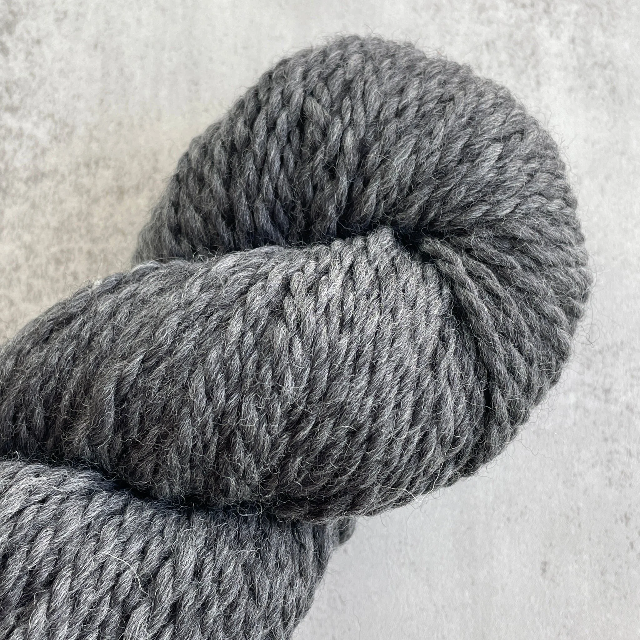 128 Superwash / 900 Charcoal