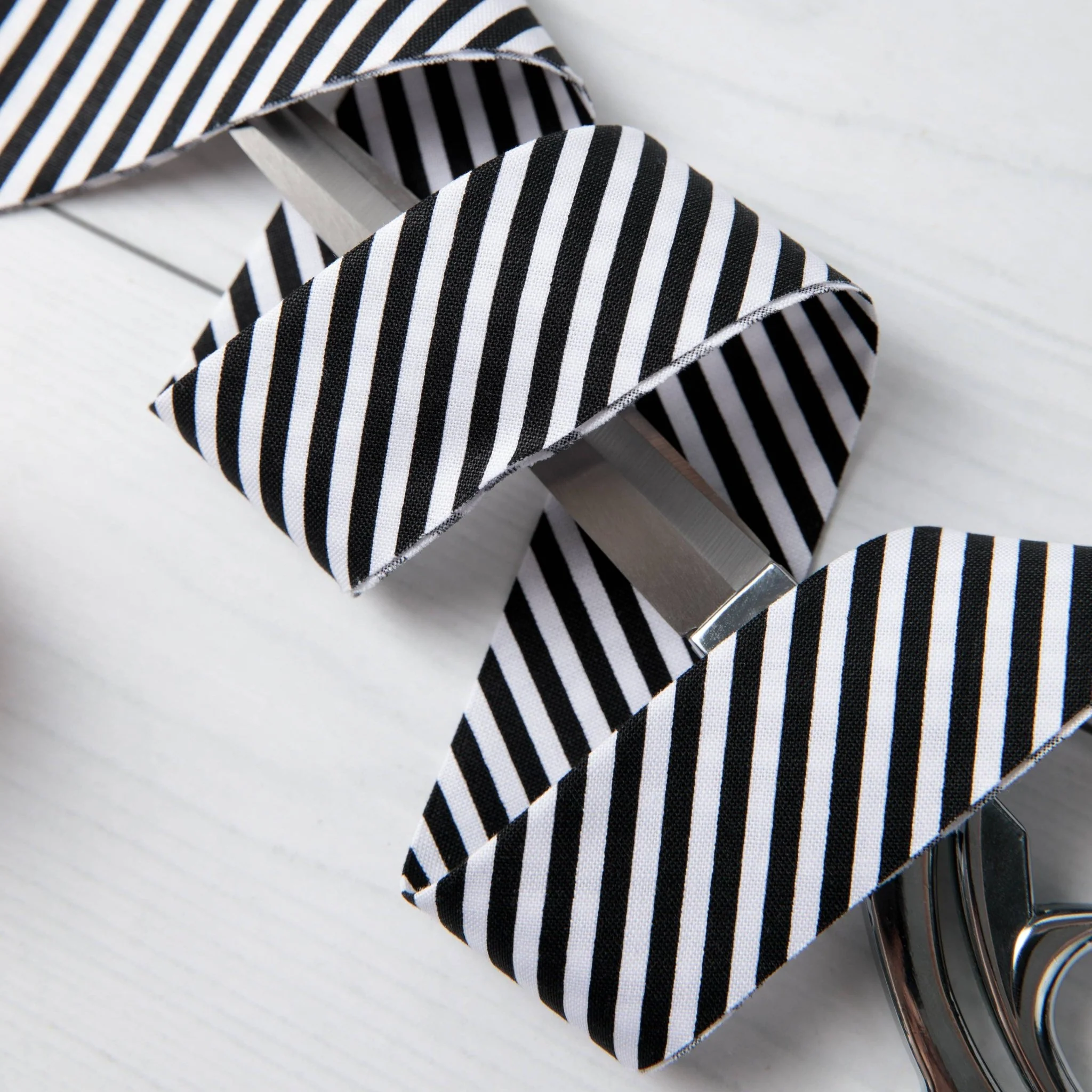 2.5" Bias Quilt Binding / Black Stripe - Image 2