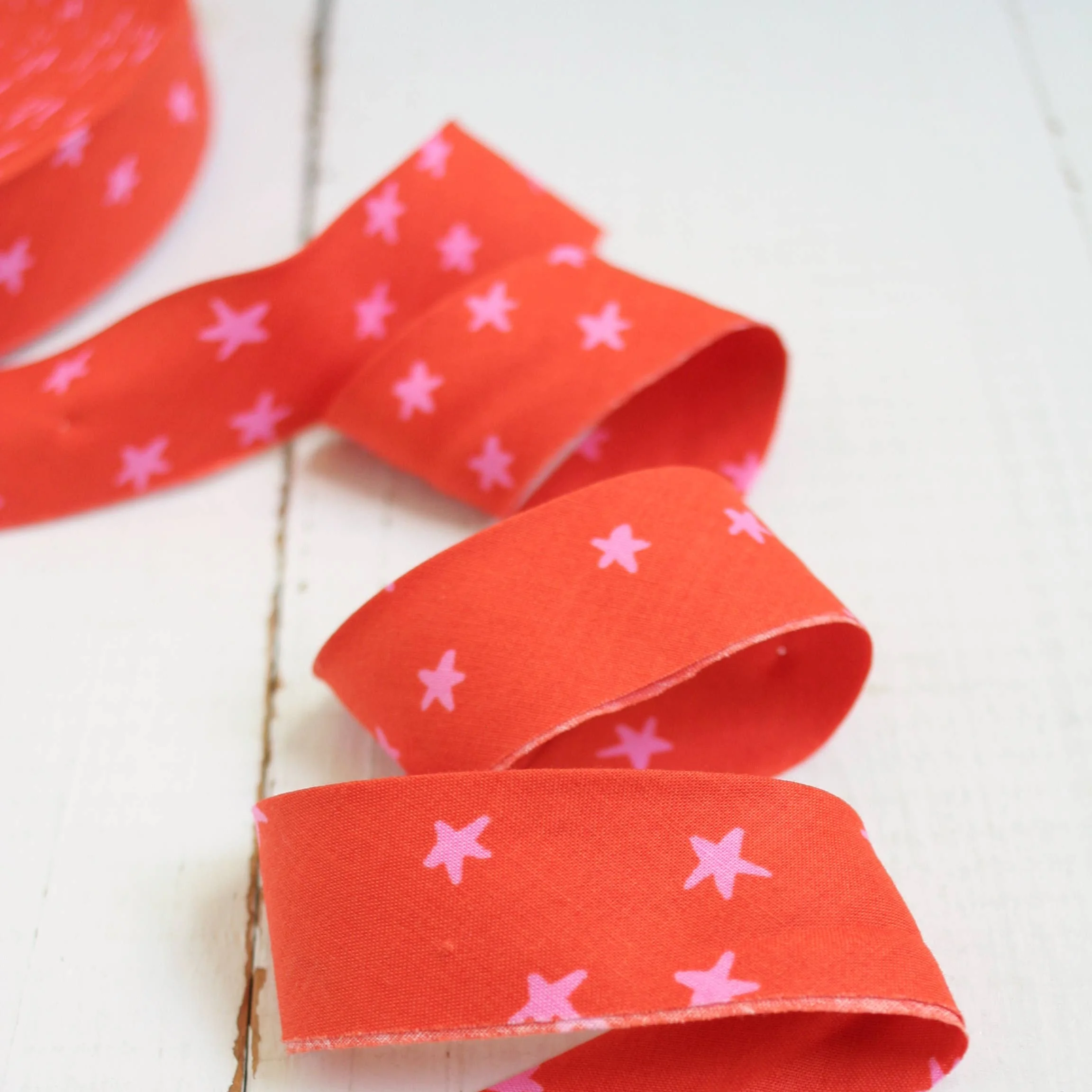 2.5" Bias Quilt Binding / Starry Warm Red - Image 2