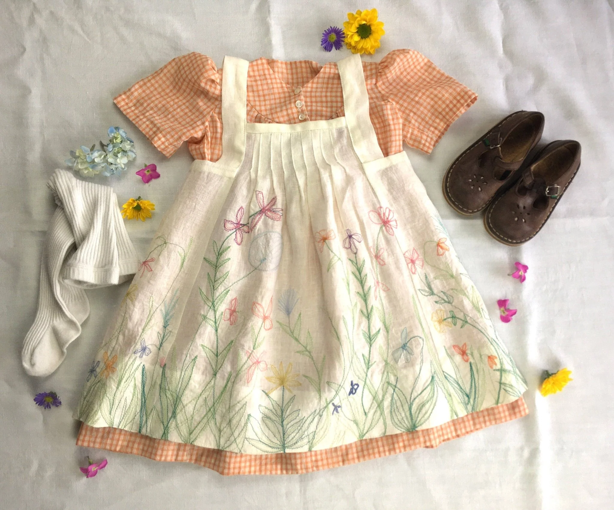 213 Child's Prairie Dress & Pinafore / Printed Pattern - Image 7