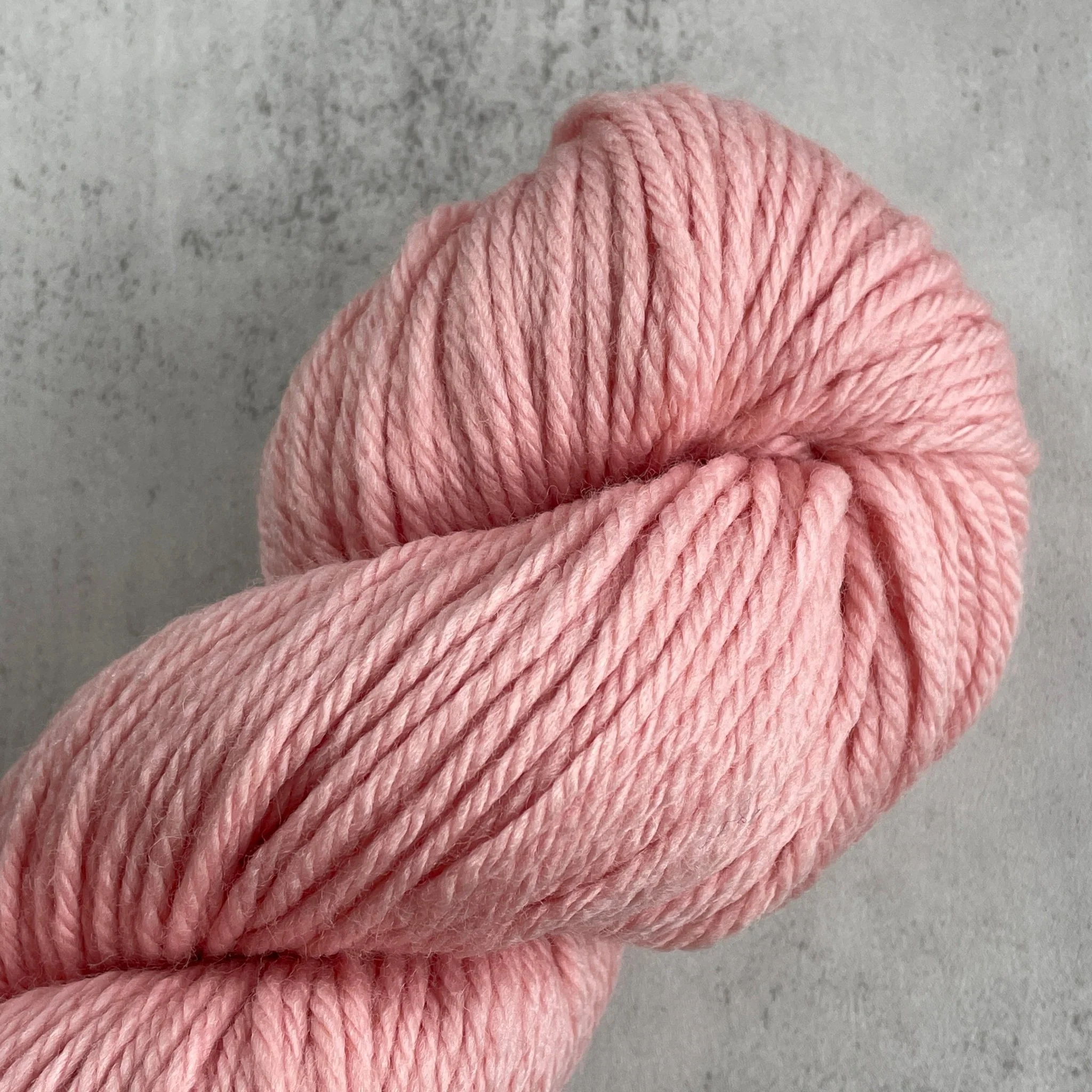 220 Superwash Aran / 331 Soft Rose