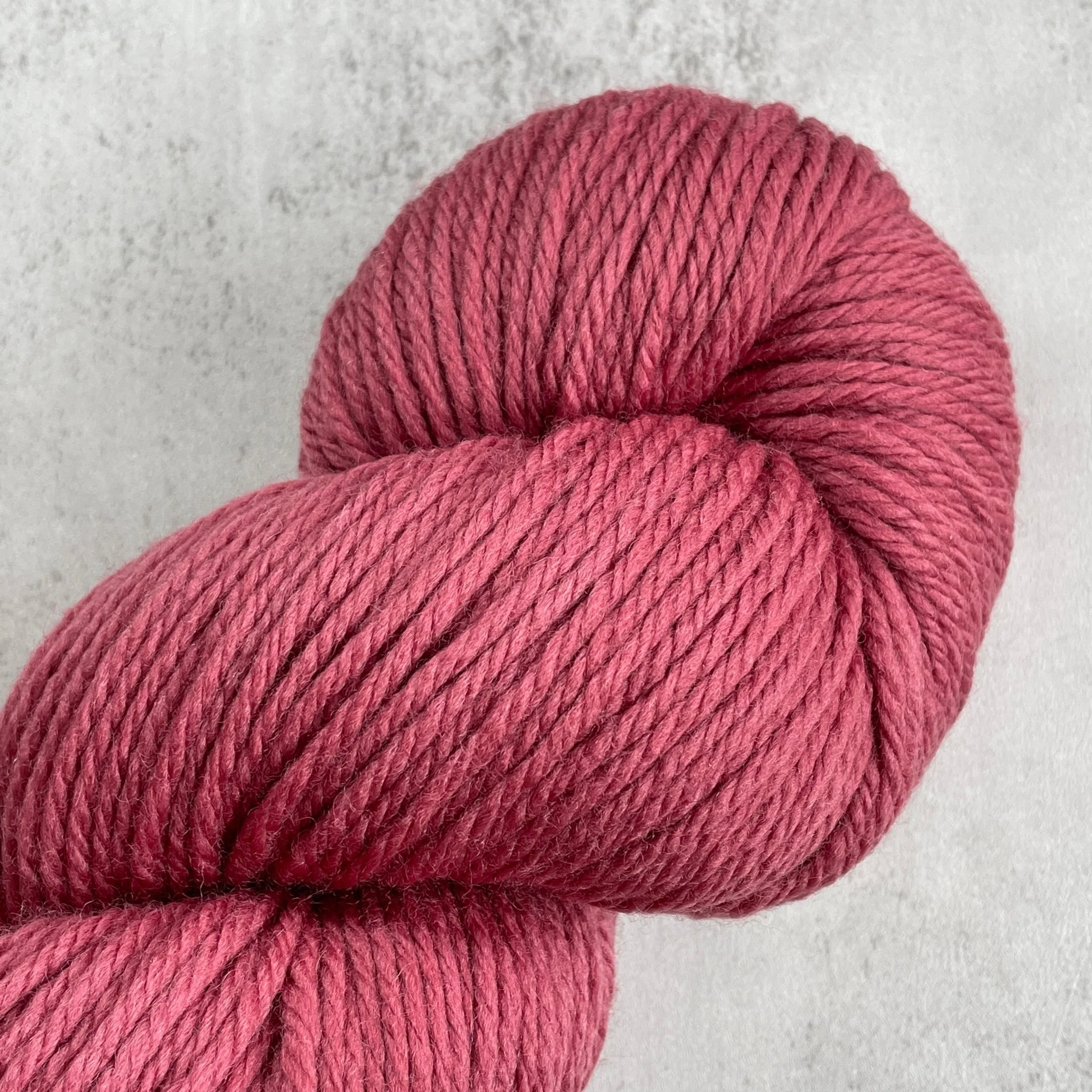 220 Superwash Aran / 332 Slate Rose