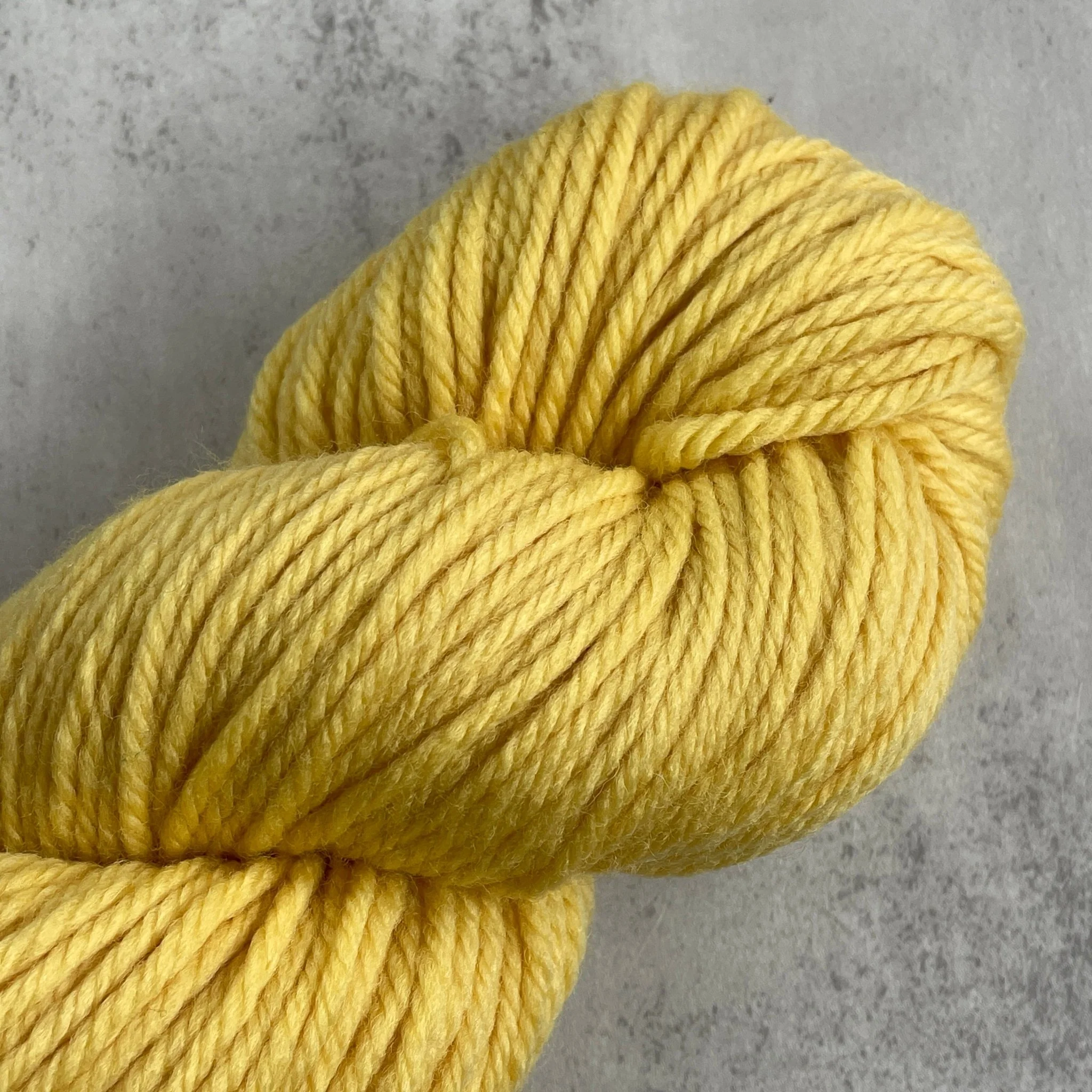 220 Superwash Aran / 821 Daffodil