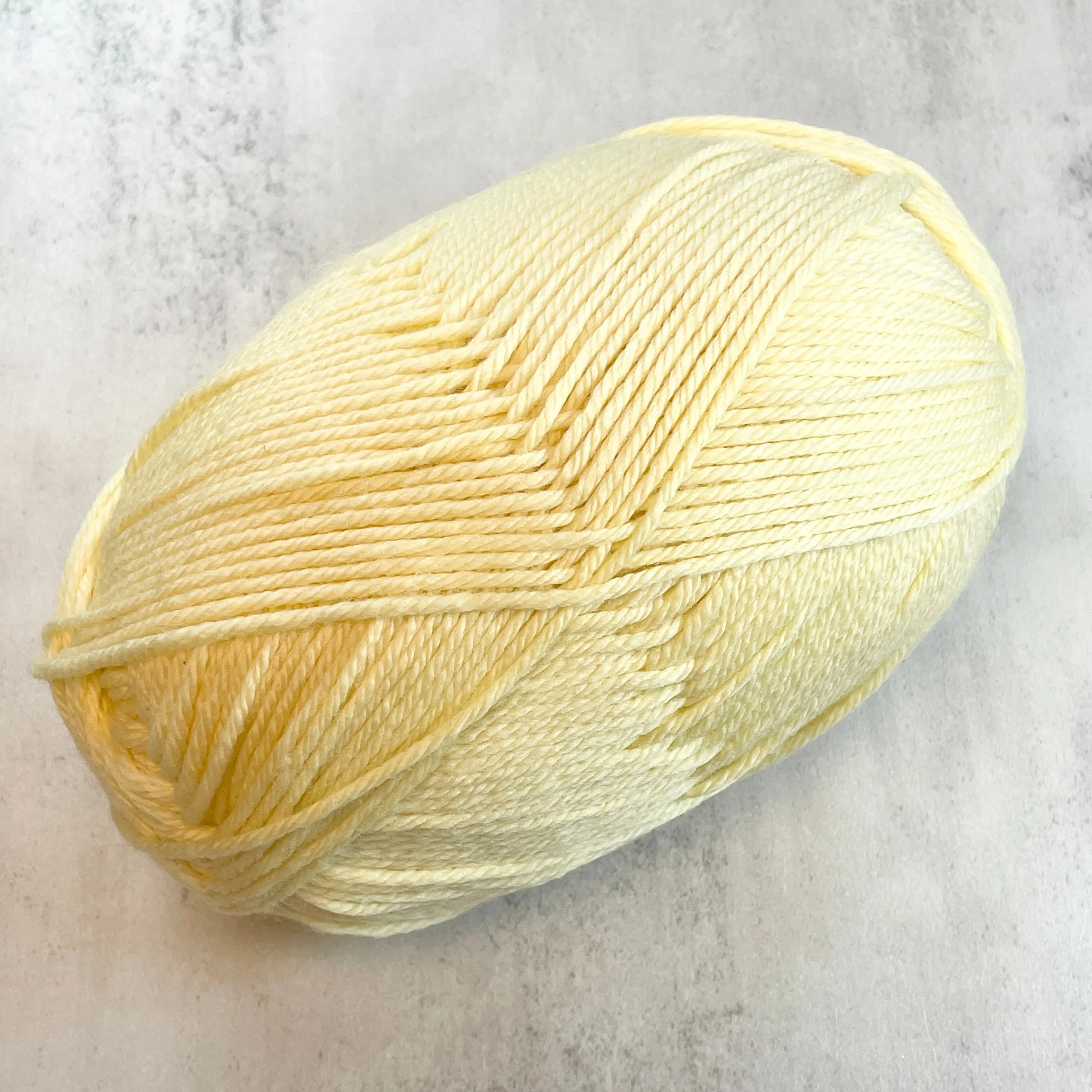220 Superwash Merino / 102 Straw