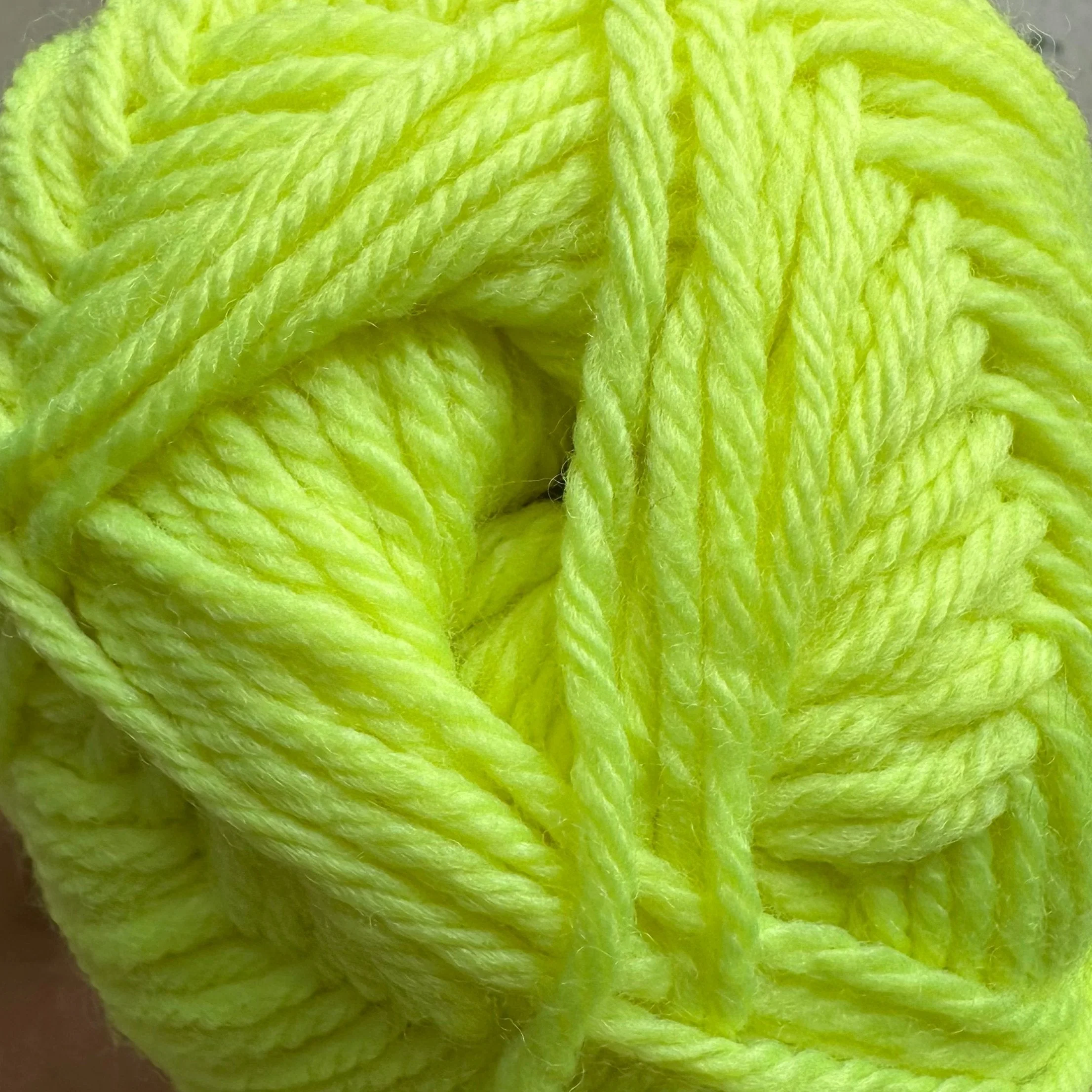 220 Superwash Merino / 139 Highlighter Yellow