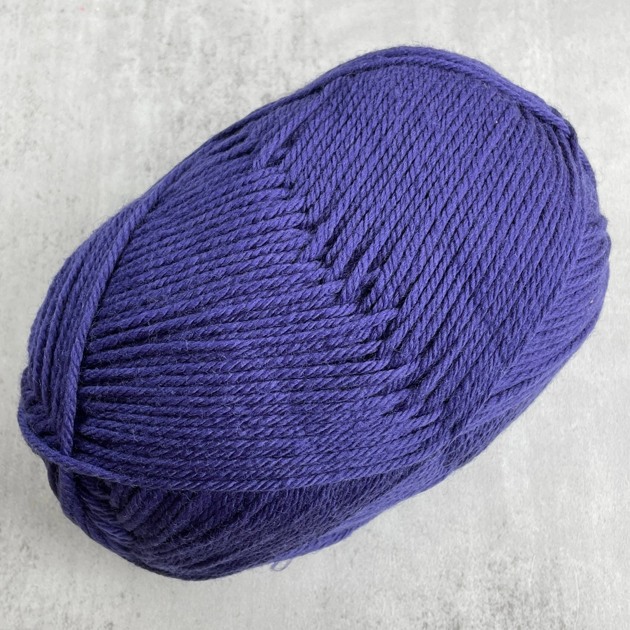 220 Superwash Merino / 20 Deep Wisteria