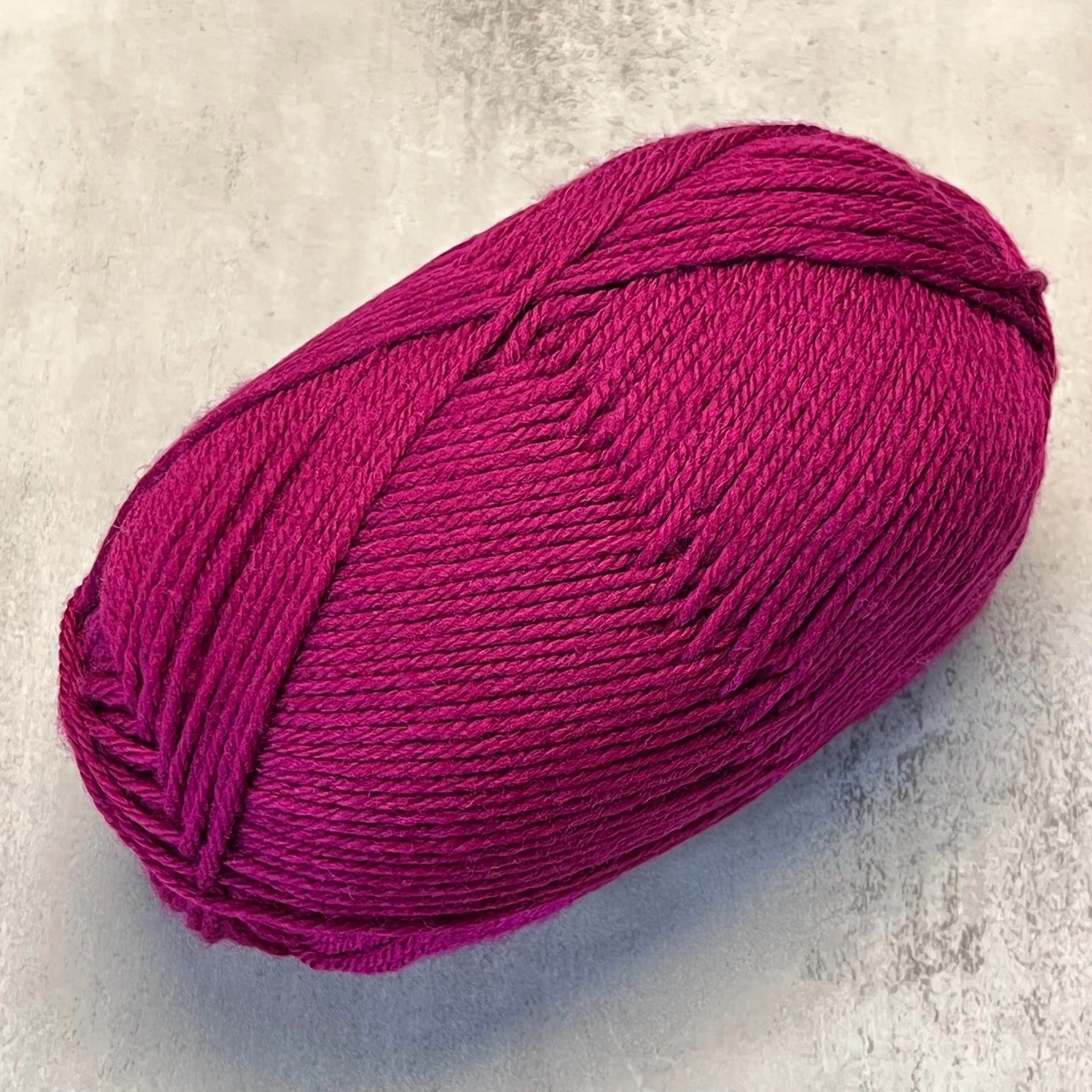 220 Superwash Merino / 22 Raspberry