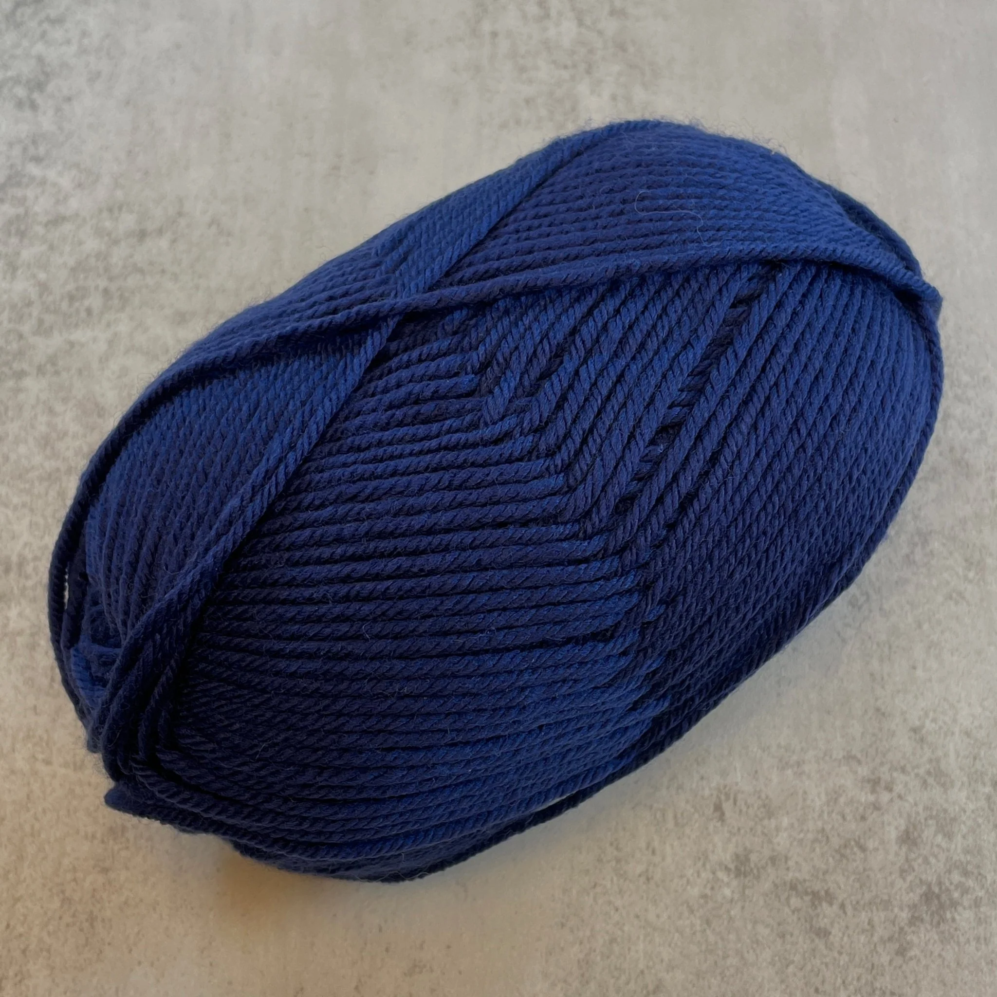 220 Superwash Merino / 33 Navy