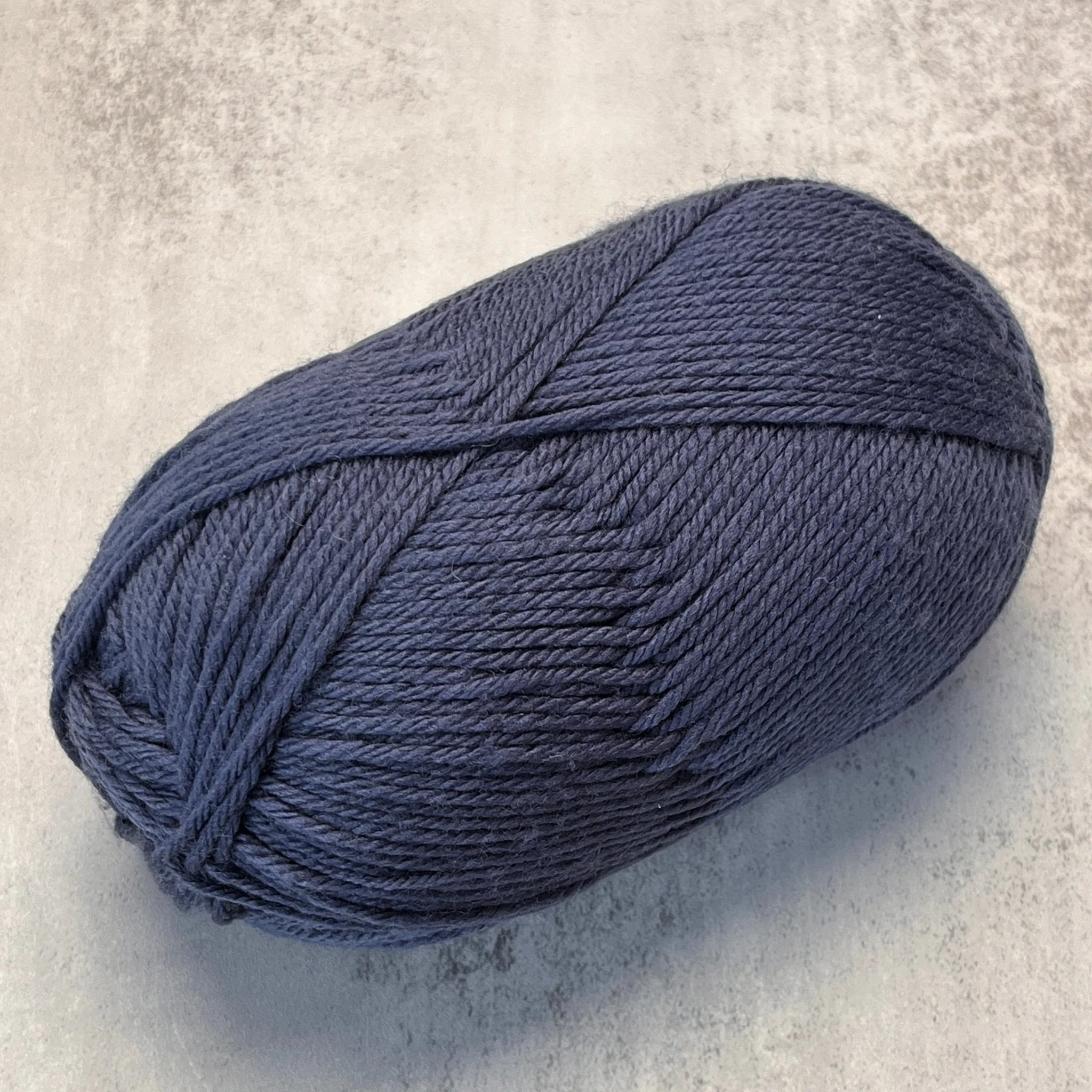 220 Superwash Merino / 52 Blue Indigo