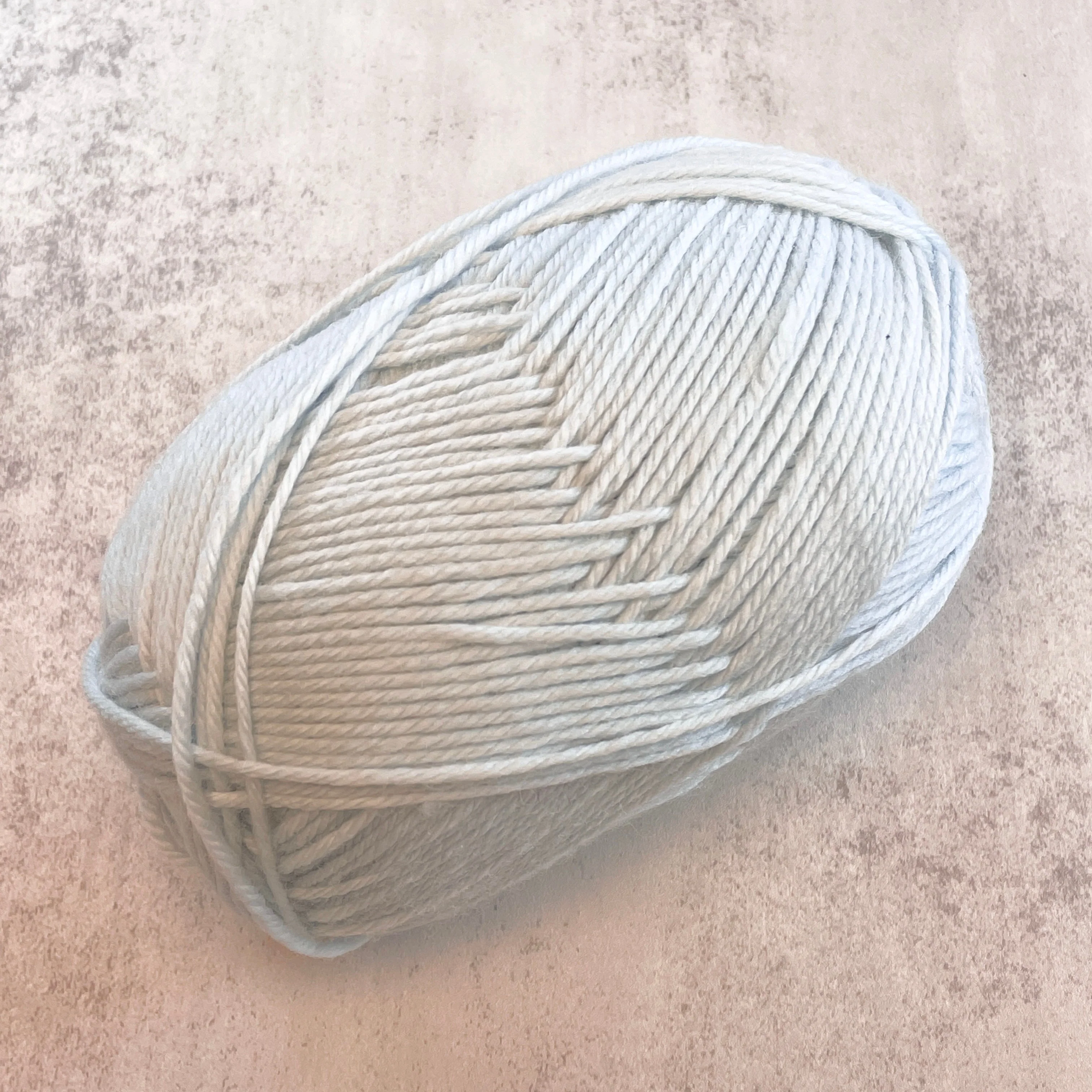 220 Superwash Merino / 90 Pastel Turquoise