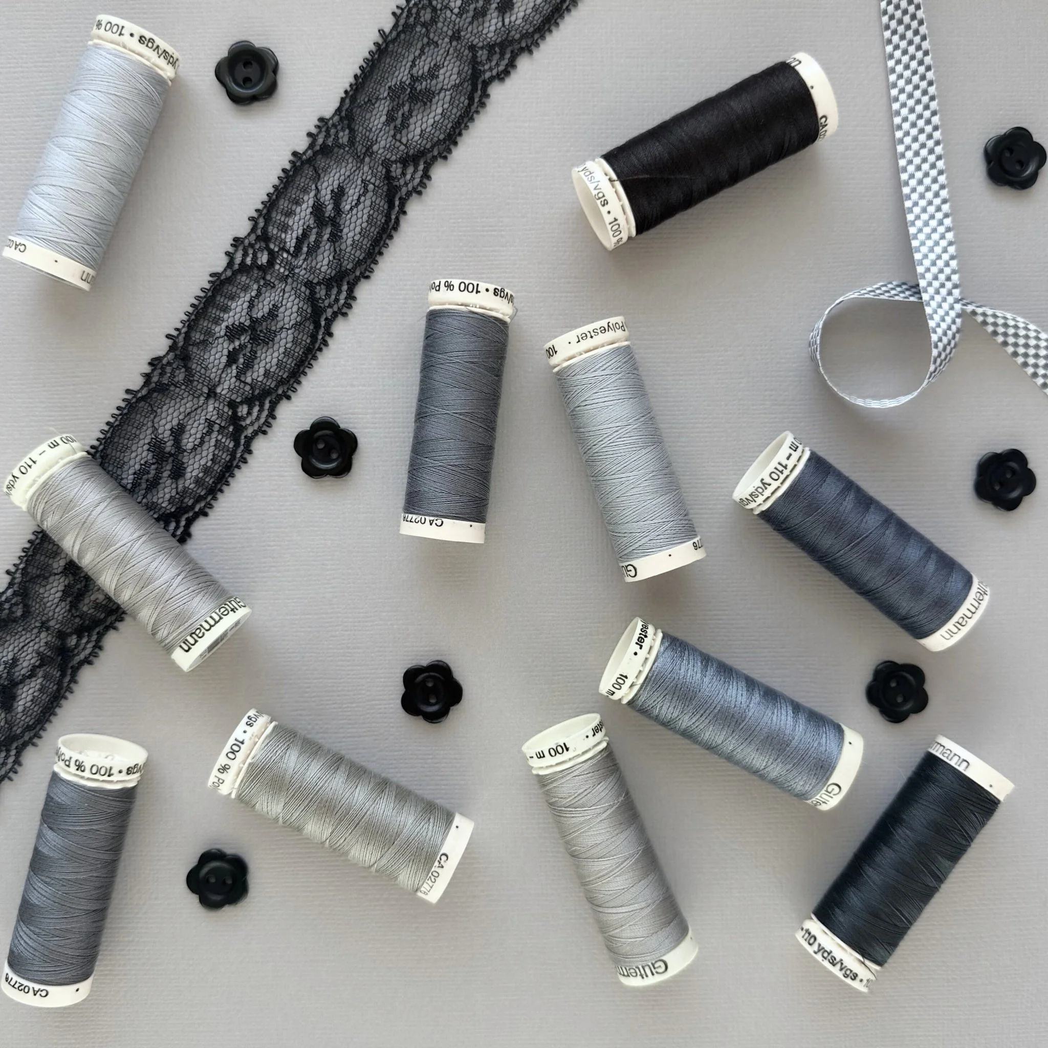 Black & Gray Sew-all Thread 100m / 112 Gray