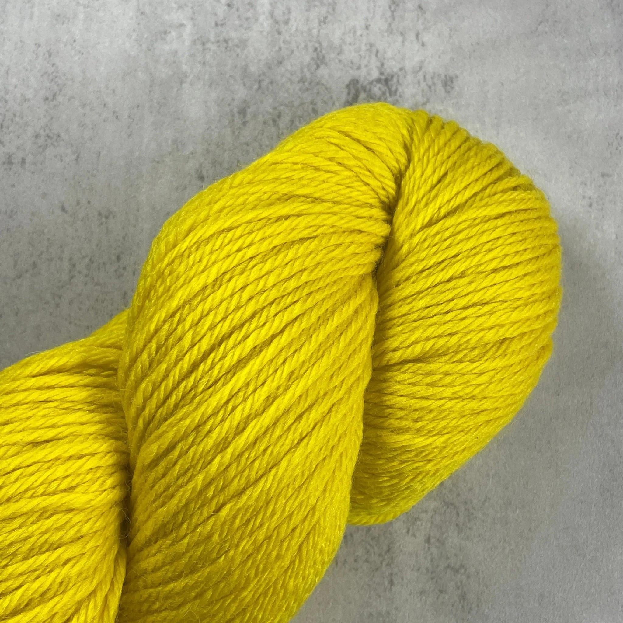 Cascade 220 / 7828 Neon Yellow