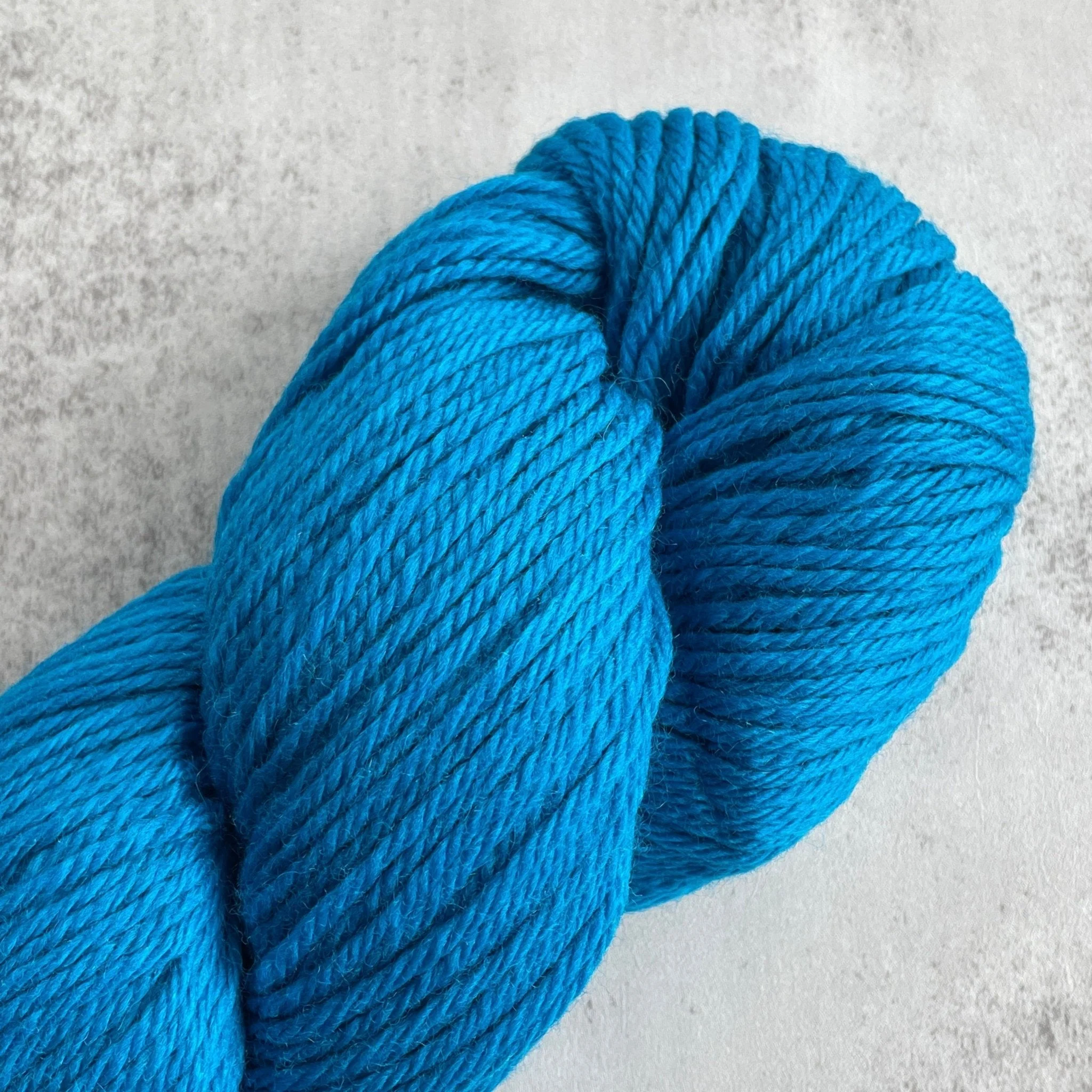 Cascade 220 / 8891 Cyan Blue