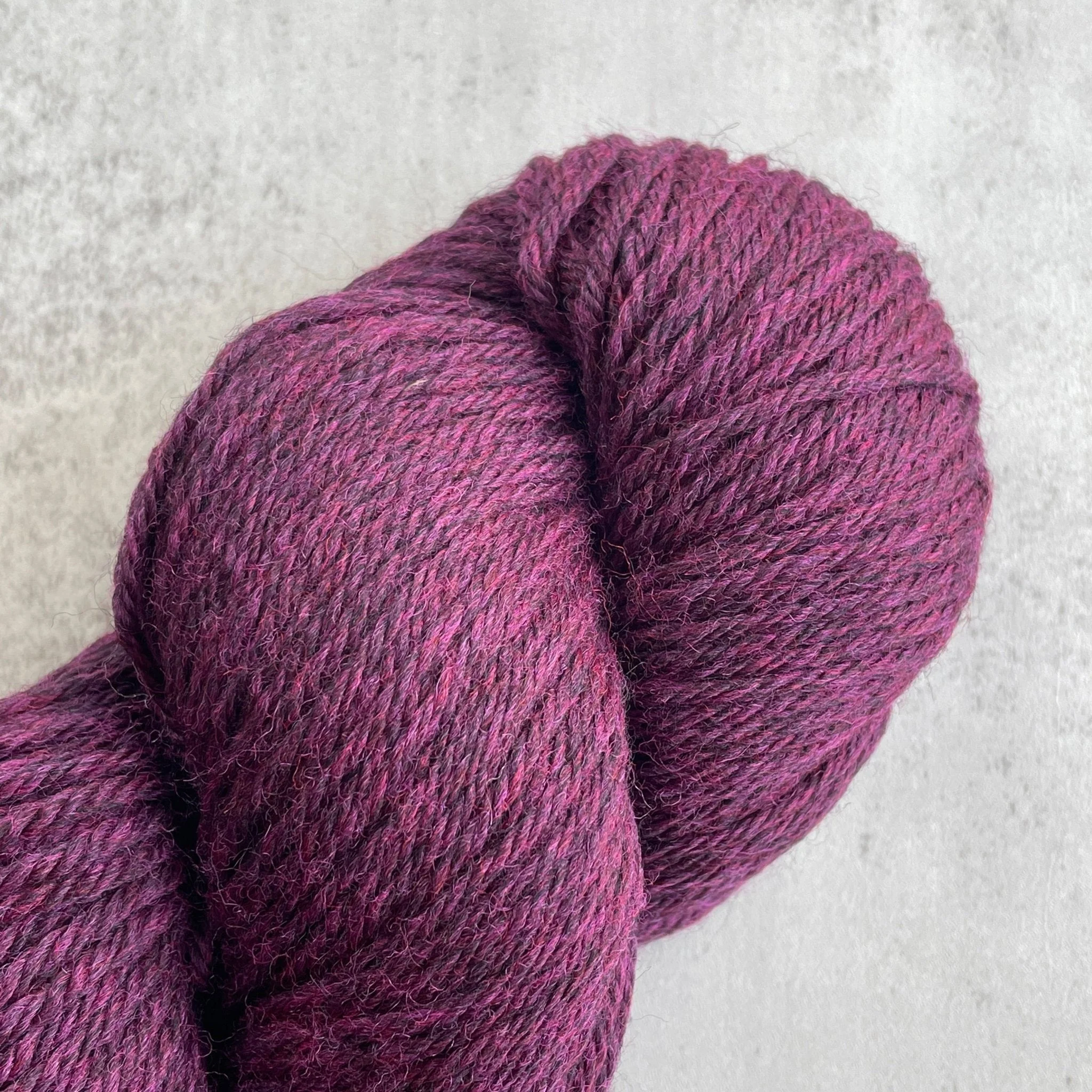 Cascade 220 / 9642 Crushed Grapes Heather