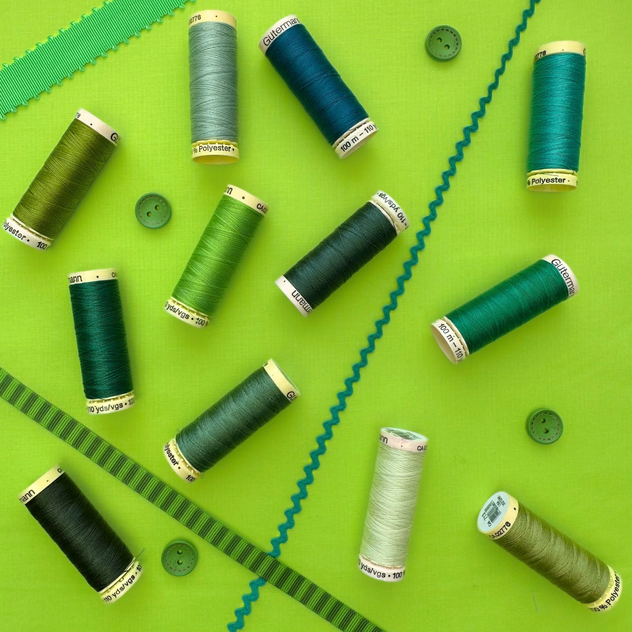 Green & Teal Sew-all Thread 100m / 784 Spruce