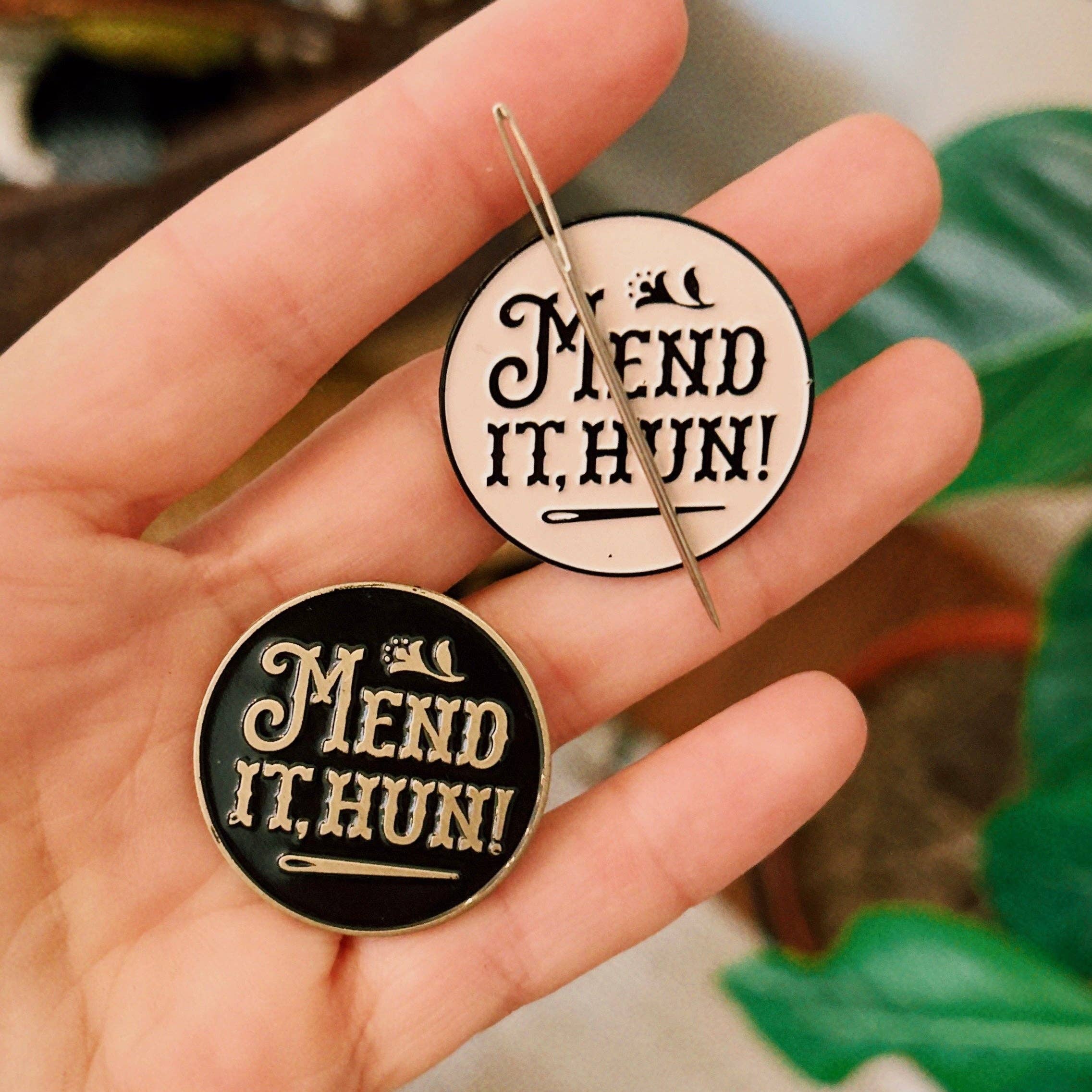 Mend It Hun Needle Minder - Image 2