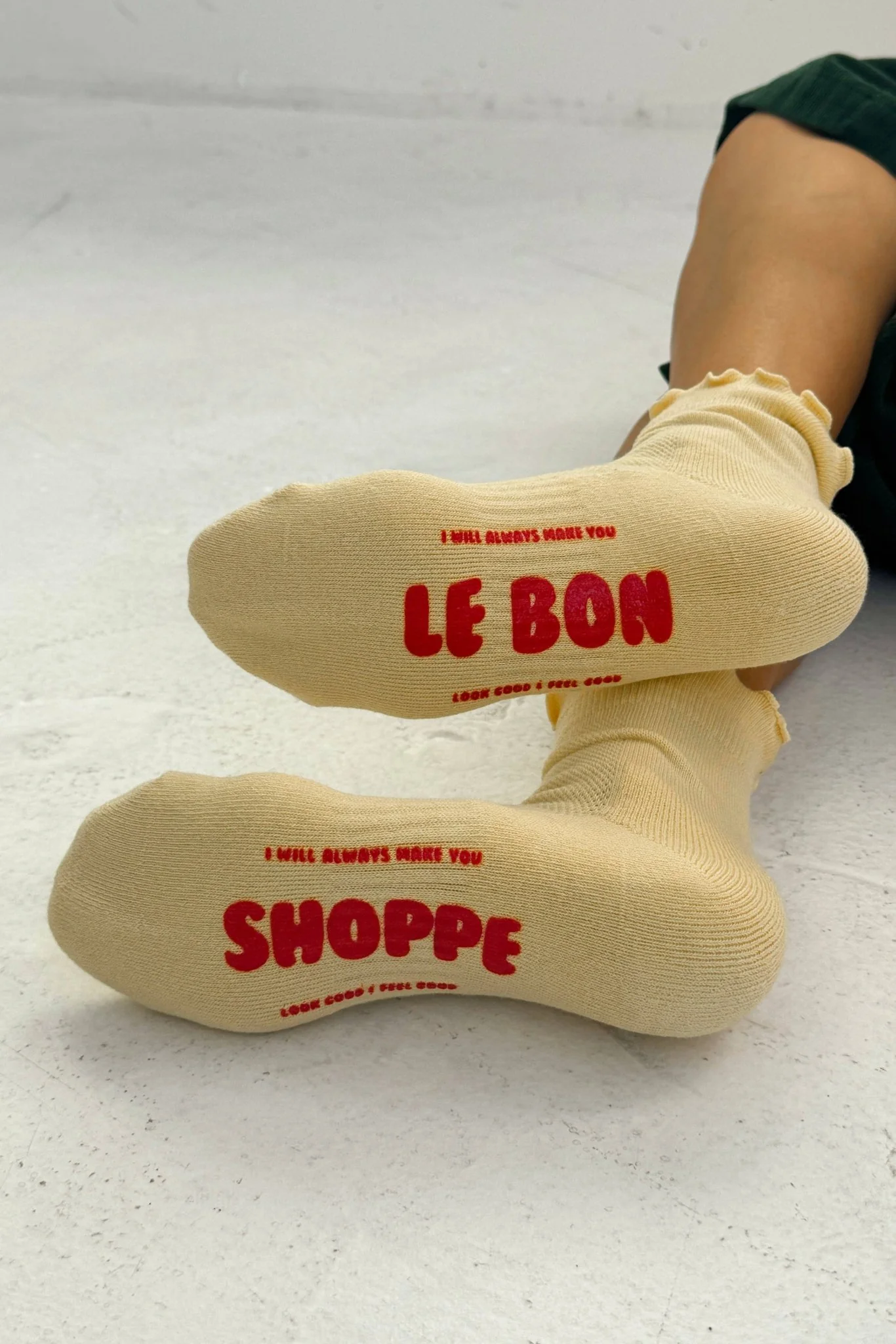 Ruffled Hugger Crew Socks  / Banana Cream - Image 4