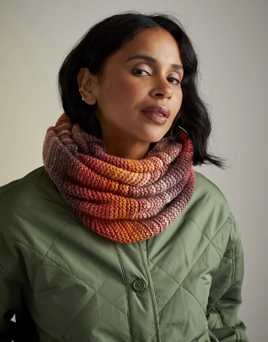 Sirdar Jewelspun With Wool Chunky Pattern Booklets / 10706 Kelp Sleeve Sweater & Scarf - Image 2